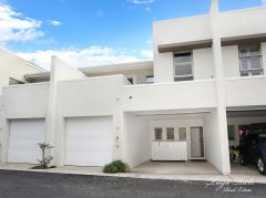 CONVENIENT, MODERN TOWN HOUSE - LEAFY & PEACEFUL BOUTIQUE COMPLEX - CENTRAL GOLD COAST LOCATION - LOW MAINTENANCE LIVING