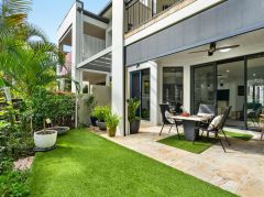 FAULTLESS, FEATURE-RICH, QUALITY 3 BED 2.5 BATH EXECUTIVE TOWNHOUSE