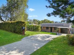 SOLID SINGLE LEVEL BRICK & TILE 3 BED HOME