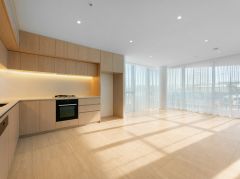 BRAND-NEW LUXURY LIVING IN THE HEART OF ROBINA!