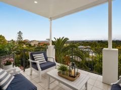 PALATIAL 5-BED 2.5 BATH FAMILY HOME + POOL, SENSATIONAL 180-DEGREE VIEWS OF ENTIRE GOLD COAST SKYLINE