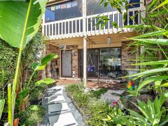 DIFFERENT IN SO MANY WAYS &NDASH; A MUDGEERABA GEM WITH SPACE TO SPARE!