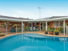 LARGE POOLSIDE, NEAT & TIDY, 4 BED, 2 BATH SINGLE LEVEL FAMILY HOME