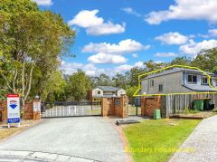 PRIVATE END TOWNHOUSE BESIDE FORESTWOOD RESERVE