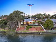 WATERFRONT OPPORTUNITY ON 851M&SUP2; &NDASH; SPACE, POTENTIAL & AN EXCEPTIONAL ROBINA LIFESTYLE