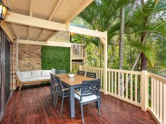 BRAND-NEW DECK, ROOM TO BREATHE: END TOWNHOUSE IN PRIME MUDGEERABA