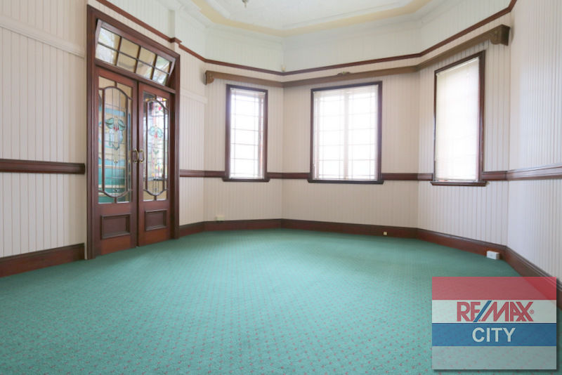 Property in Kangaroo Point - PRICE ON APPLICATION
