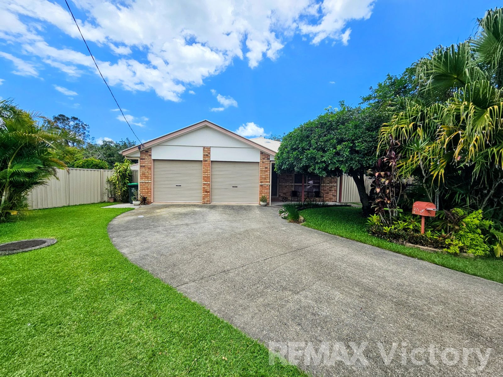 COMFORT, SPACE & CONVENIENCE IN A QUIET CUL-DE-SAC