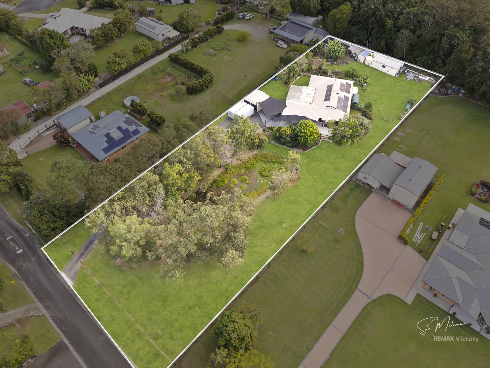 COUNTRY LIFESTYLE LIVING WITH DUAL-LIVING APPEAL