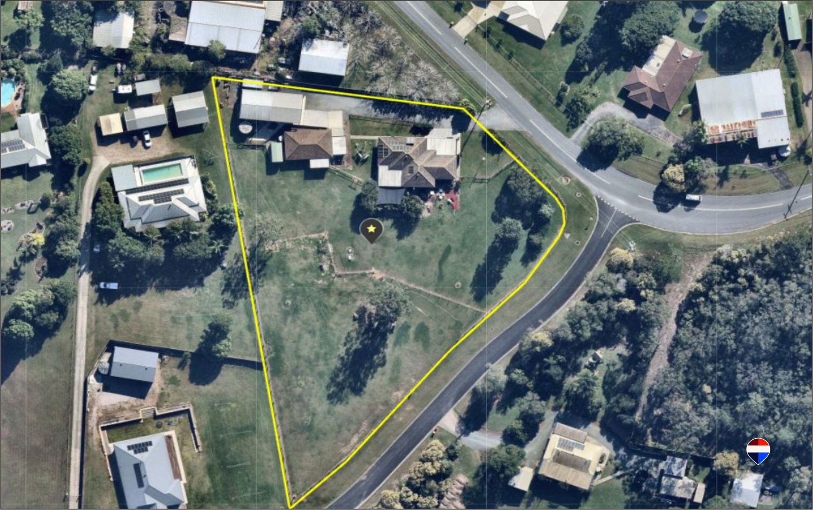 *****TWO HOMES - MASSIVE SHED - RESORT OUTDOOR AREA WITH SPA*****