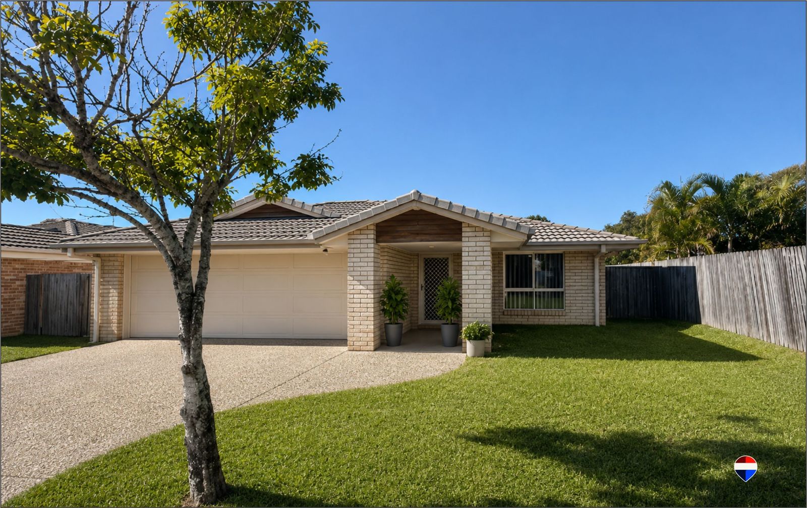 *****BOUTIQUE LIVING IN A COMPLEX OF JUST SEVEN HOMES - FREEHOLD *****