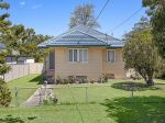 FABULOUS TIMBER BEACH COTTAGE! 673M2 BLOCK!