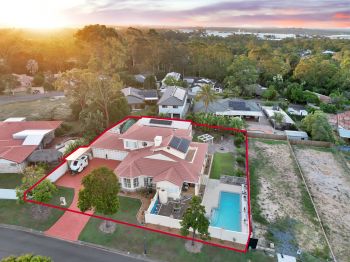 UNBEATABLE VALUE - TWO RESIDENCES ON A 1500M2 BLOCK WITH DEVELOPMENT POTENTIAL!