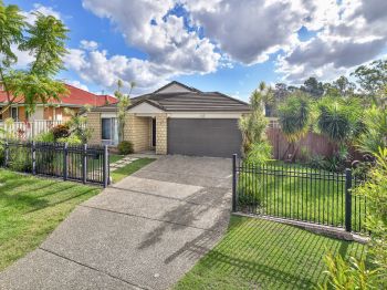 MODERN LOWSET FAMILY HOME IN POPULAR INALA ! SECURE AND SPACIOUS !