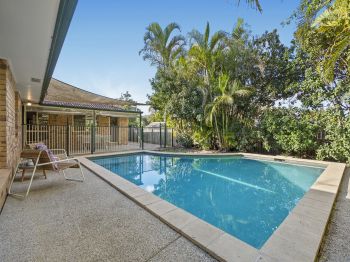 PRIVATE AND SPACIOUS FAMILY LOWSET IN MIDDLE PARK