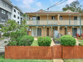 BE QUICK - BEAUTIFULLY PRESENTED AND IN A PERFECT LOCATION!