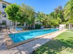 TOP FLOOR - AIR CONDITIONED UNIT - WALK TO BEACH