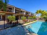 RAINBOW SURF 3 - WALK TO BEACH AND MAIN STREET. POOL. WIFI. AIRCON