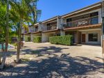 RAINBOW SURF 4 - WALK TO BEACH AND MAIN STREET. POOL. WIFI. AIRCON
