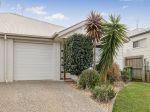 LOW-MAINTENANCE LIVING IN A CONVENIENT DRAYTON POSITION