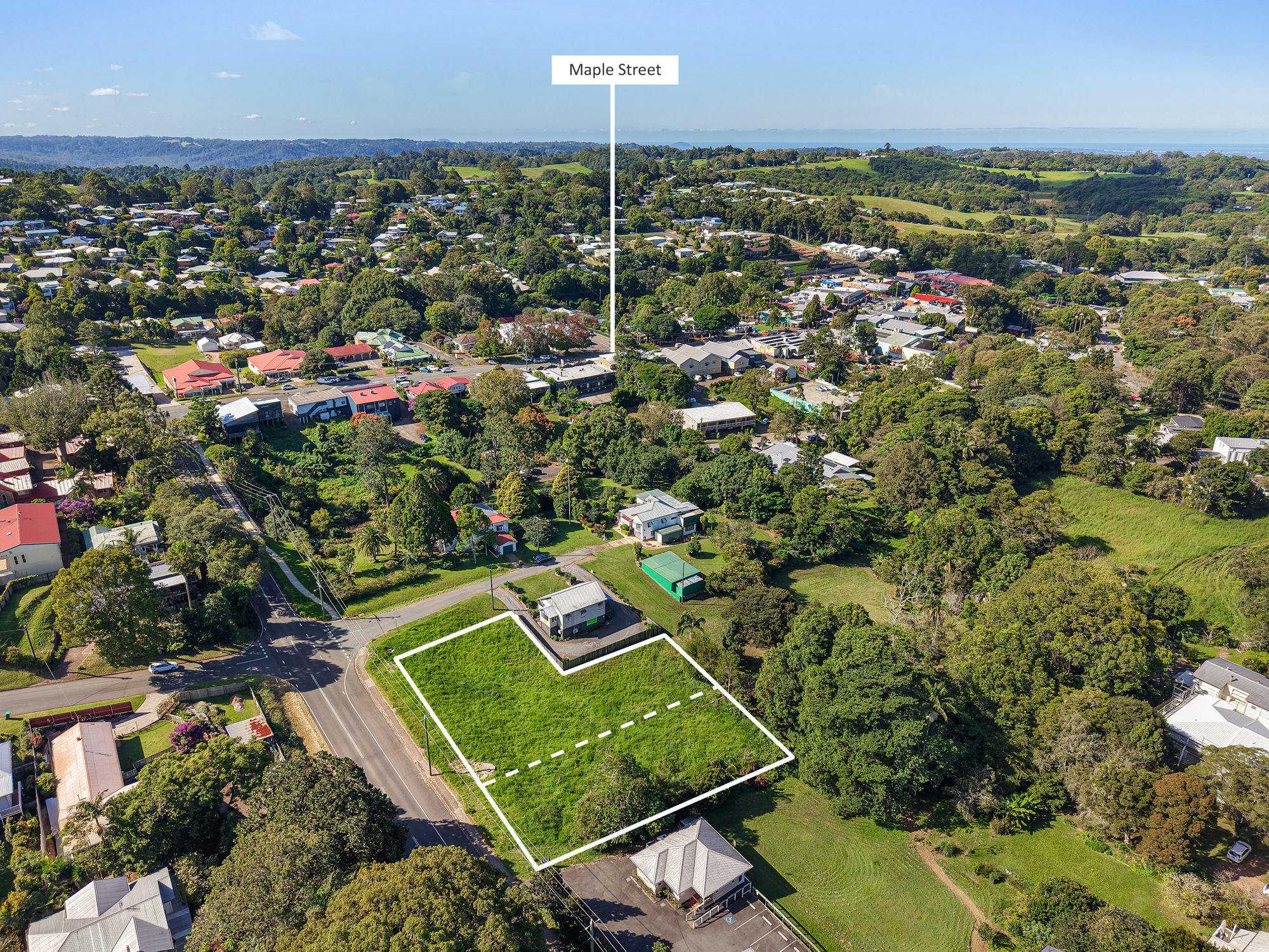 WHAT AN OPPORTUNITY IN THE HEART OF MALENY