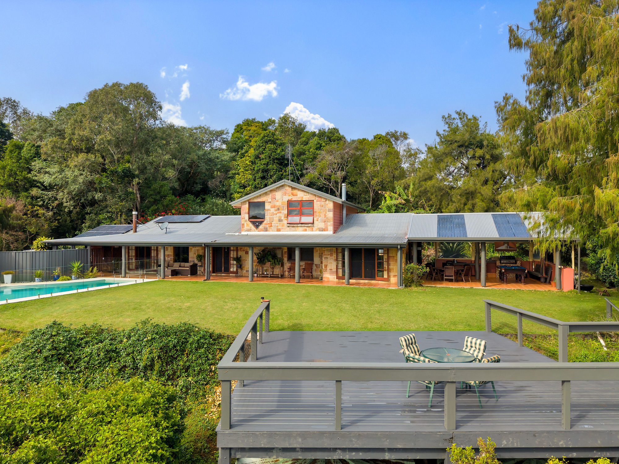 STYLISH HORSE PROPERTY - ENVIABLE LOCATION - BOUTIQUE ACCOMMODATION