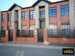 MODERN TOWNHOUSE IN AMAZING LOCATION!