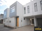 LOW MAINTENANCE TOWNHOUSE!