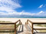 BEACHY STYLE 2 BEDROOM UNIT - WALKING DISTANCE TO BEACH!