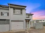 A PEACEFUL, MODERN TOWNHOUSE MOMENTS FROM THE HEART OF MAROOCHYDORE