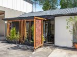 FULLY FURNISHED GRANNY FLAT IN PRIME ALEXANDRA HEADLAND LOCATION