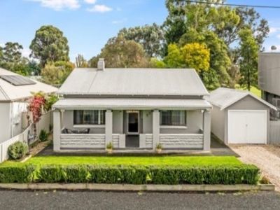 CHARMING CHARACTER STONE HOME IN THE HEART OF PENOLA