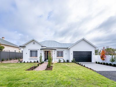 EXQUISITE SANDSTONE CHARACTER HOME CIRCA 1935, REMARKABLE SCALE AND ENDLESS POSSIBILITIES ON 1107SQM.