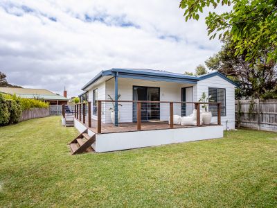 RELAXED LIVING AT HOOPERS BEACH