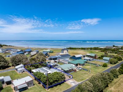 ONE MINUTE FROM THE OCEAN &NDASH; THE PERFECT BEACH WEEKENDER