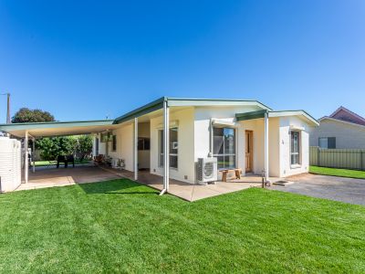 LARGE, FLEXIBLE & LOW MAINTENANCE LIVING IN CENTRAL PENOLA