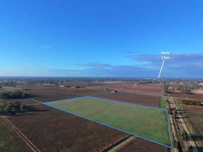 RARE LIFESTYLE OPPORTUNITY JUST MINUTES FROM PENOLA