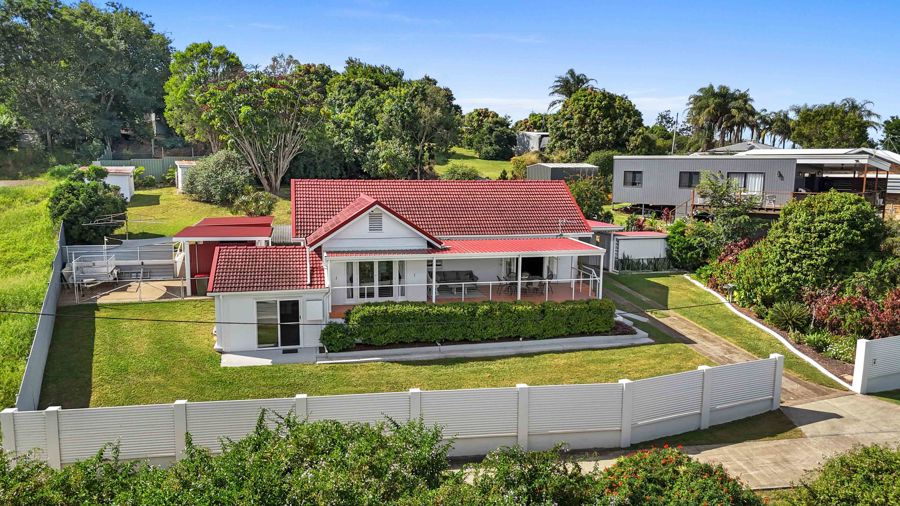 RENOVATED HOME WITH SWEEPING VIEWS TO THE MARY VALLEY