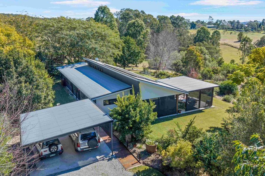 PRIVATE SOUTHSIDE PARADISE