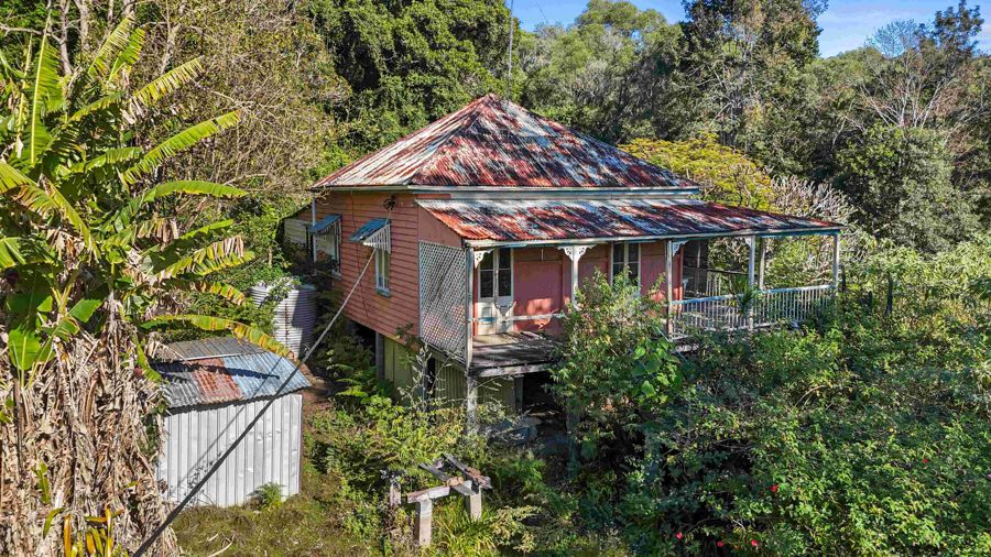 BUSHLAND ACREAGE & RENOVATOR'S OPPORTUNITY