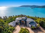 THE PINNACLE OF WHITSUNDAY LUXURY: UNINTERRUPTED VIEWS & RARE LEVEL LIVING