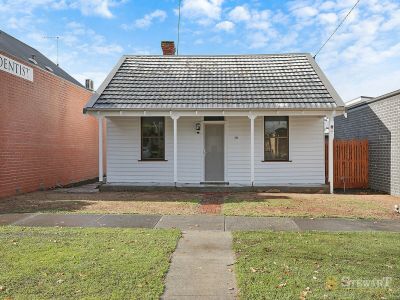 CHARMING COTTAGE-STYLE HOME &NDASH; CENTRAL LOCATION!