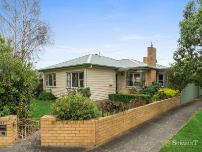 CHARMING FAMILY HOME WITH MODERN COMFORTS