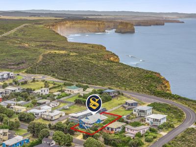 ELEVATED COASTAL LIVING IN THE HEART OF PORT CAMPBELL!