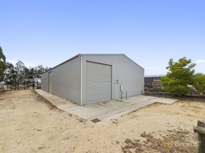 MODERN INDUSTRIAL WAREHOUSE ON SECURE HARDSTAND