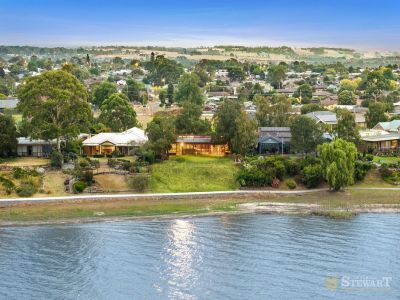 EXTRAORDINARY LAKESIDE PROPERTY