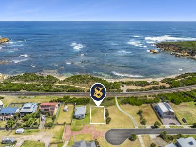 FRONT ROW OCEAN VIEWS ON THE ICONIC GREAT OCEAN ROAD!