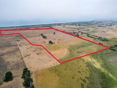 SEMI SUSTAINABLE LIFETYLE PROPERTY OR VERY PRODUCTIVE OUTPADDOCK. YOUR CHOICE?