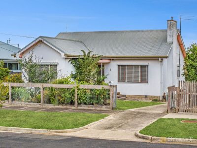 A HOME THAT BRINGS PEOPLE TOGETHER