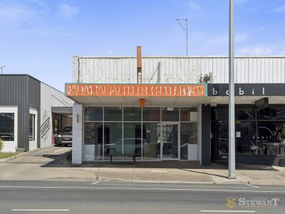 HIGH-EXPOSURE TAKEAWAY/RETAIL OPPORTUNITY